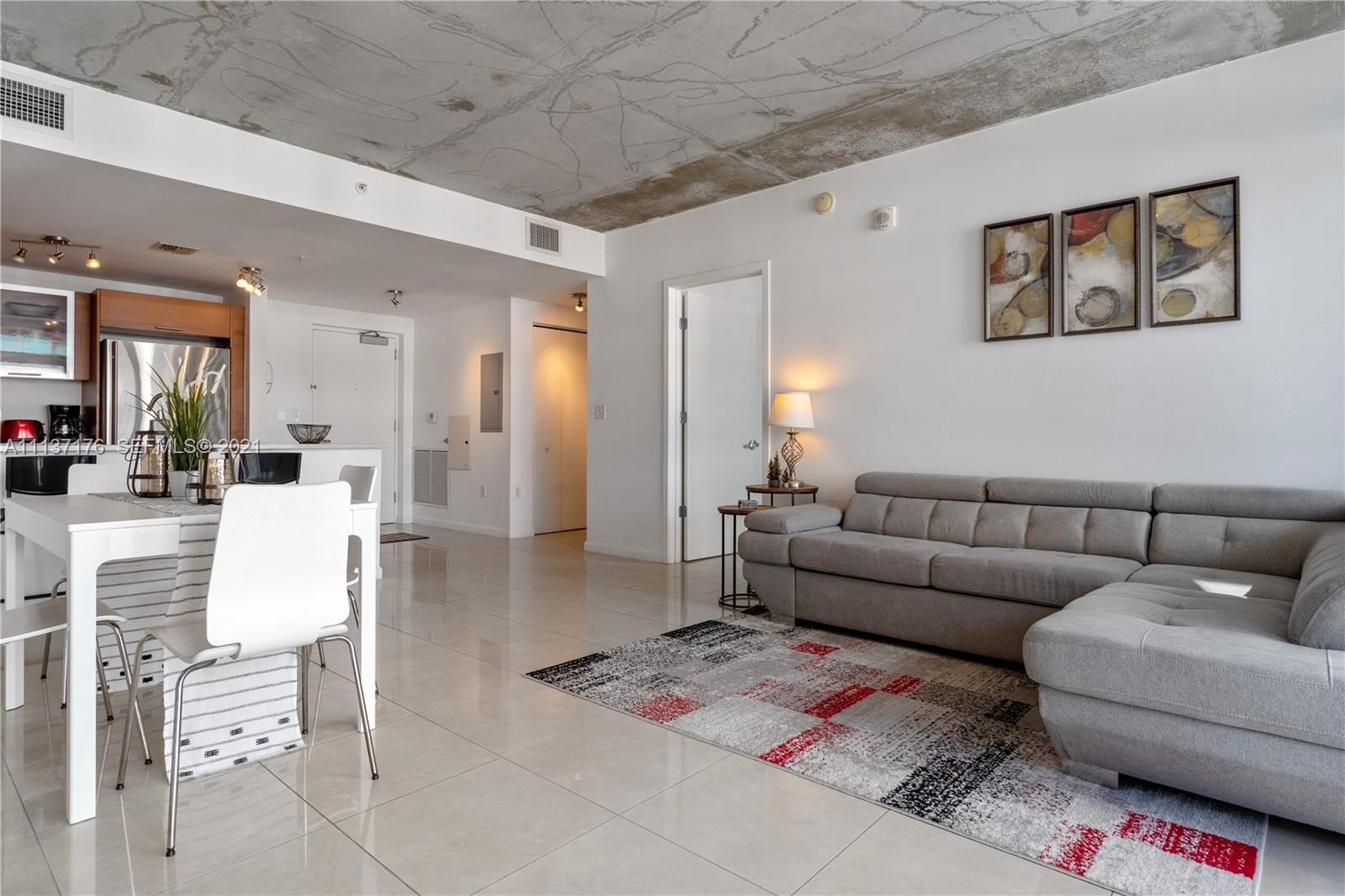 A11137176 Property Photo 7