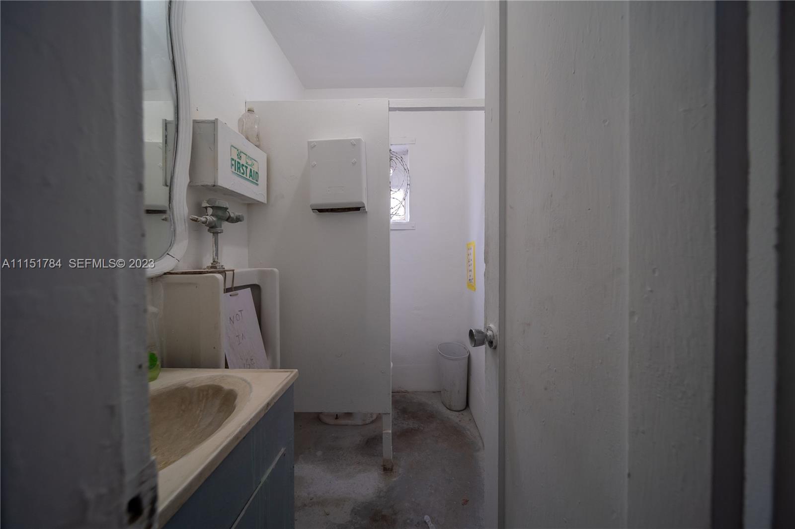 1040 E 26th Street Property Photo 29