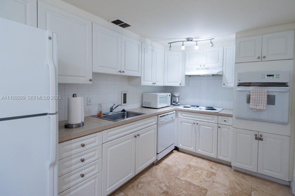 3901 S Ocean Drive 1h Property Photo 4