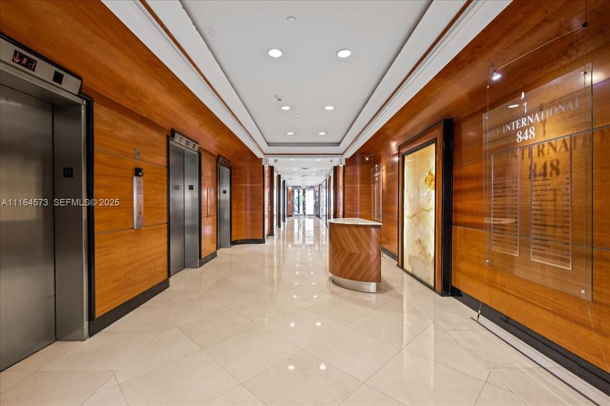 848 Brickell Avenue Property Photo 2