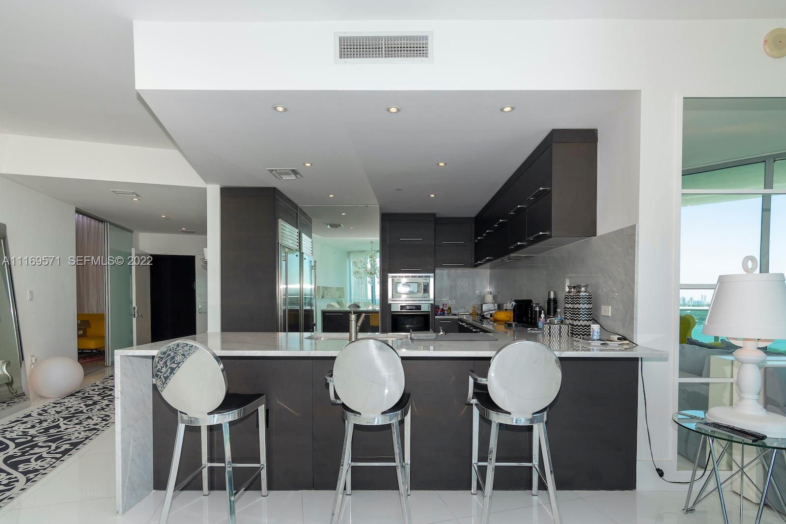 900 Biscayne Boulevard 2006 Property Photo 11
