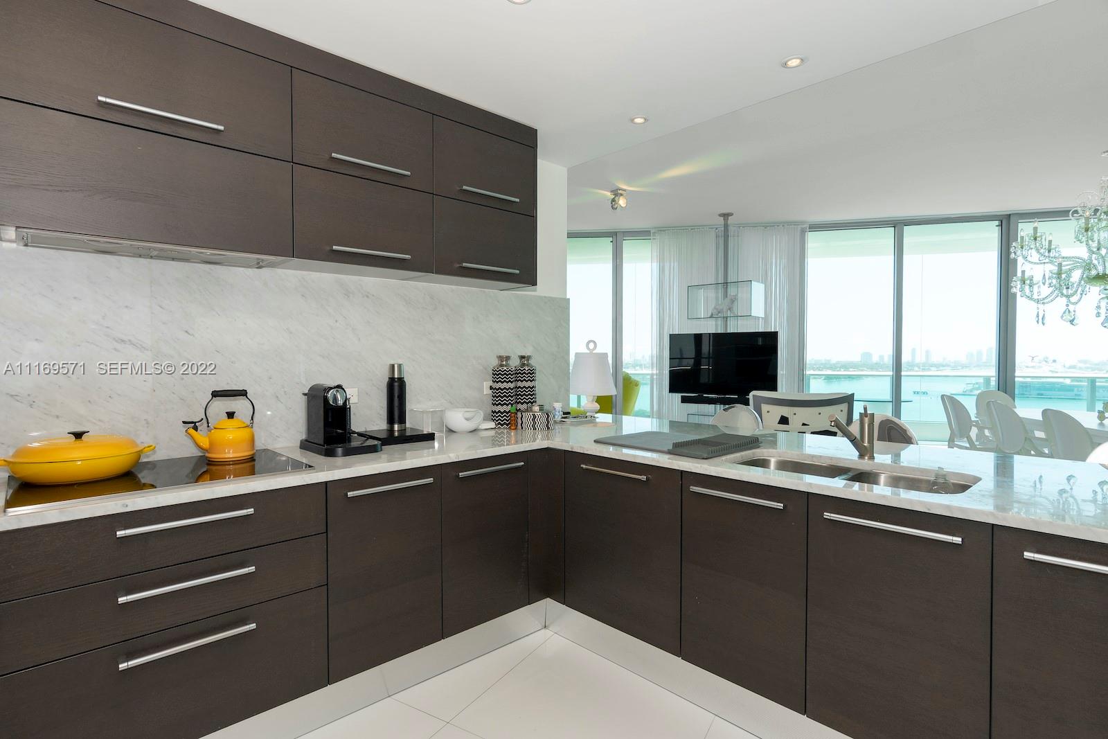 900 Biscayne Boulevard 2006 Property Photo 14