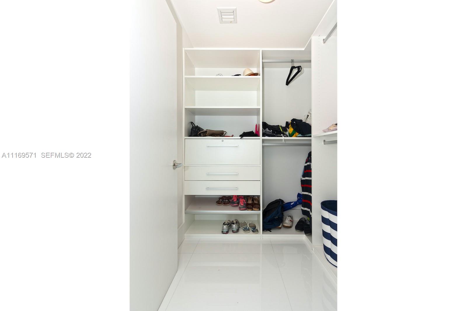 900 Biscayne Boulevard 2006 Property Photo 25