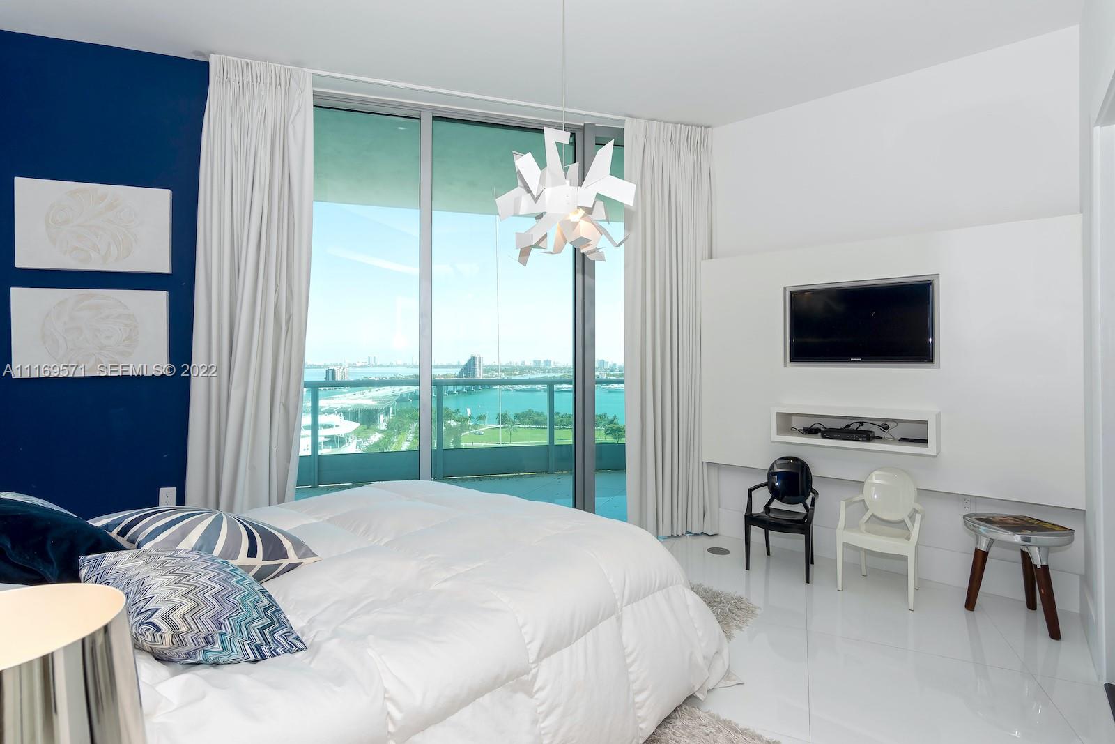 900 Biscayne Boulevard 2006 Property Photo 31