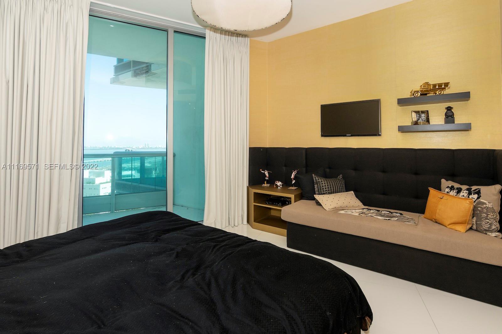 900 Biscayne Boulevard 2006 Property Photo 35