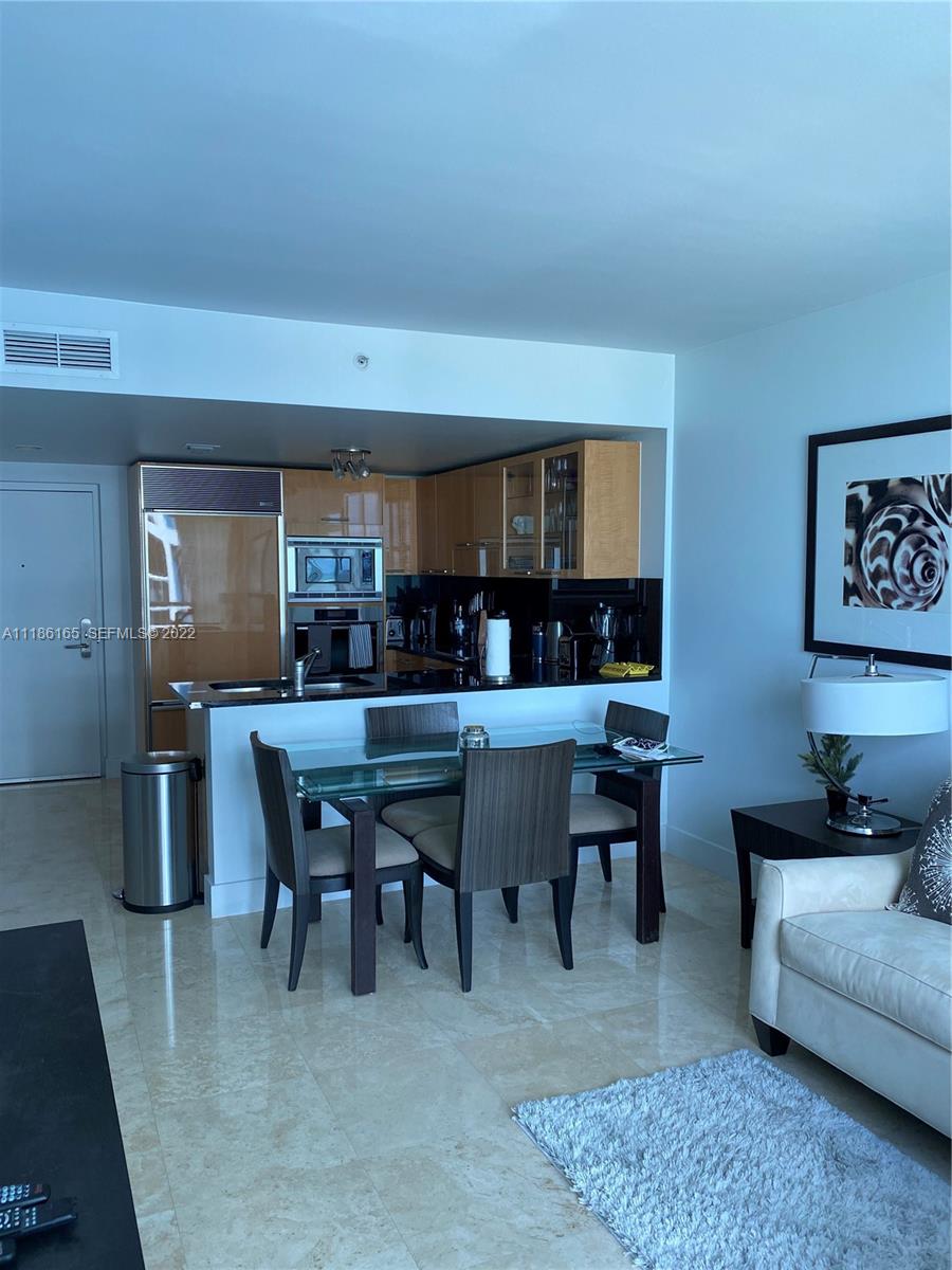 6801 Collins Avenue 1102 (door 1111) Property Photo 7