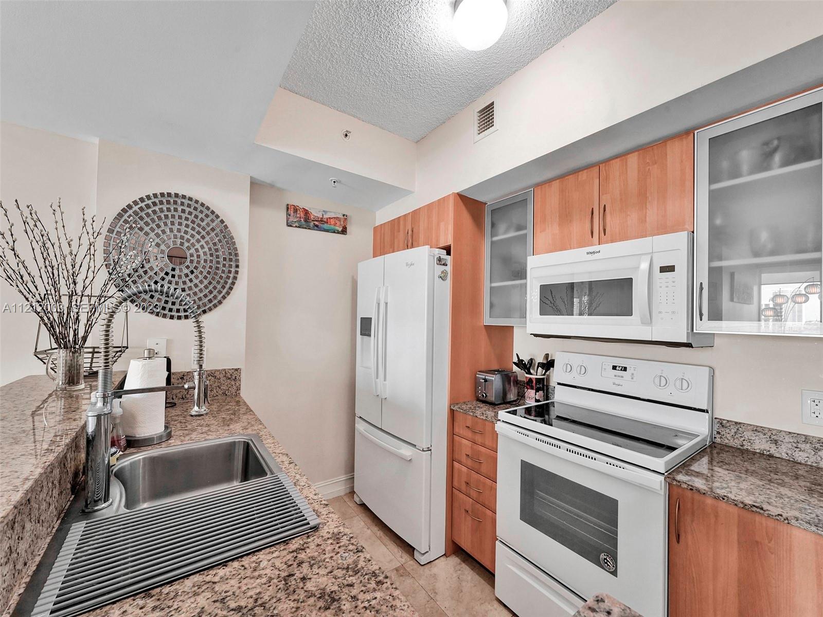 17555 Atlantic Boulevard 806 Property Photo 7