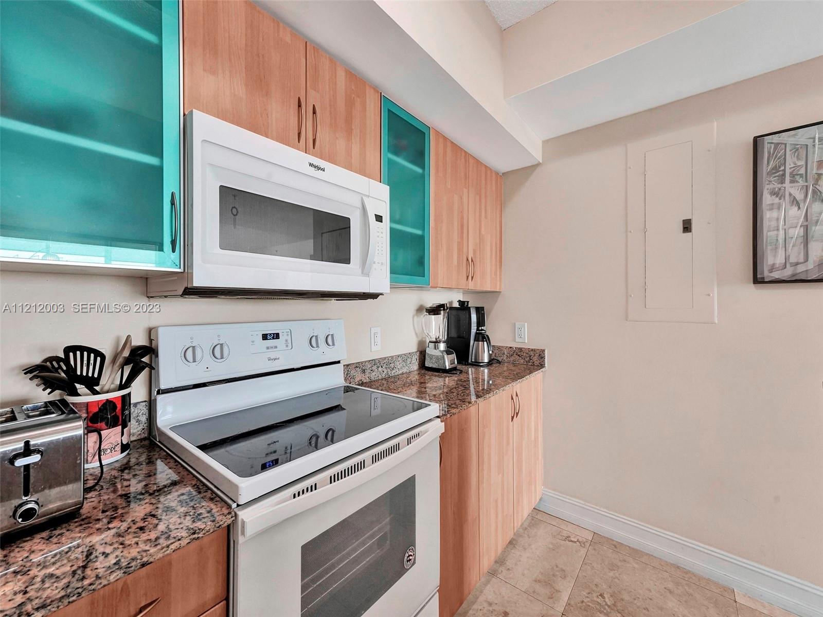 17555 Atlantic Boulevard 806 Property Photo 9