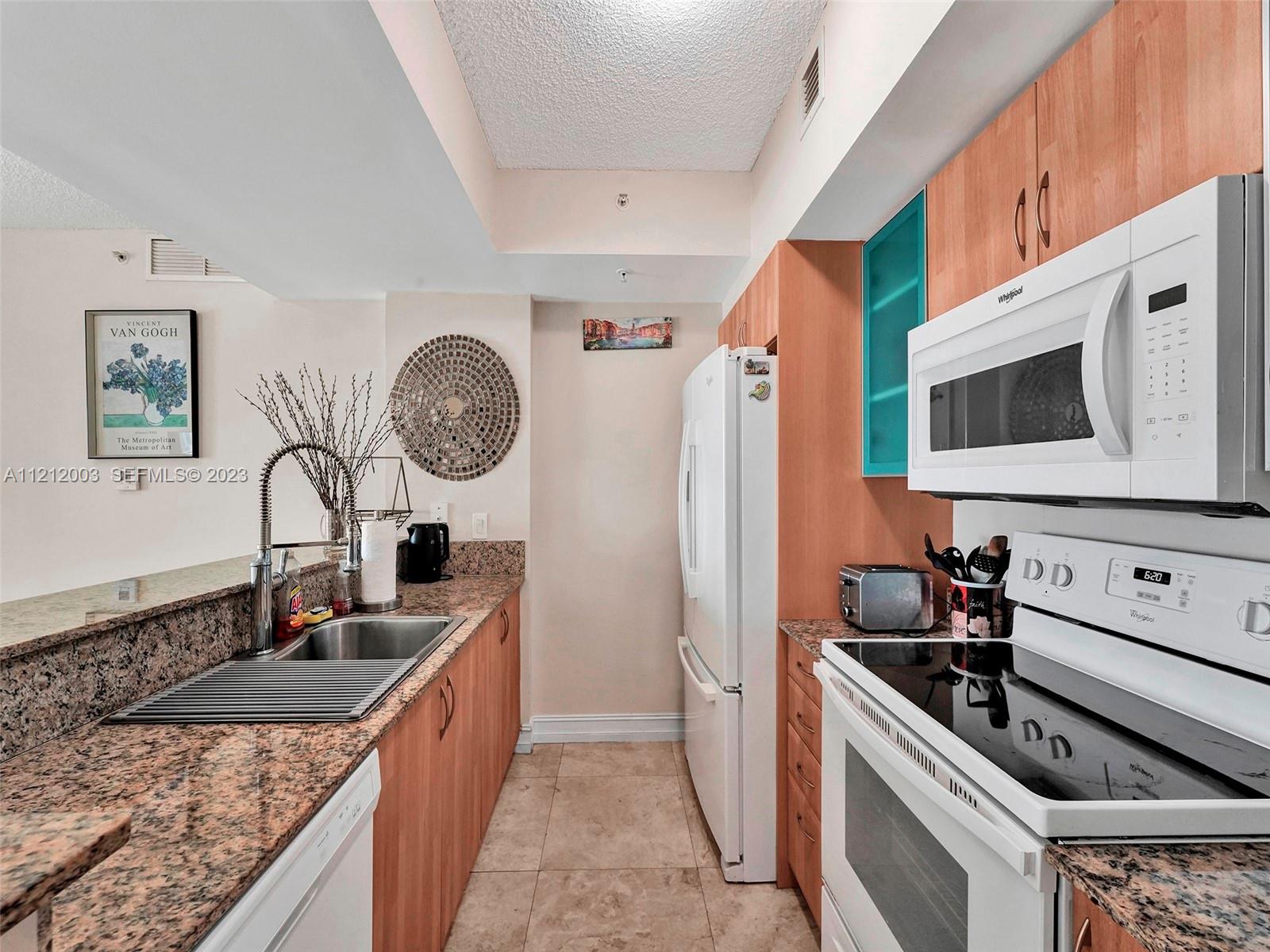 17555 Atlantic Boulevard 806 Property Photo 10