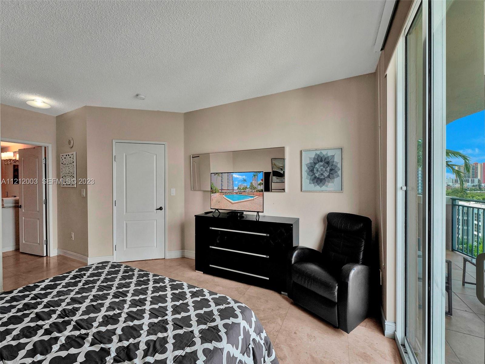 17555 Atlantic Boulevard 806 Property Photo 17