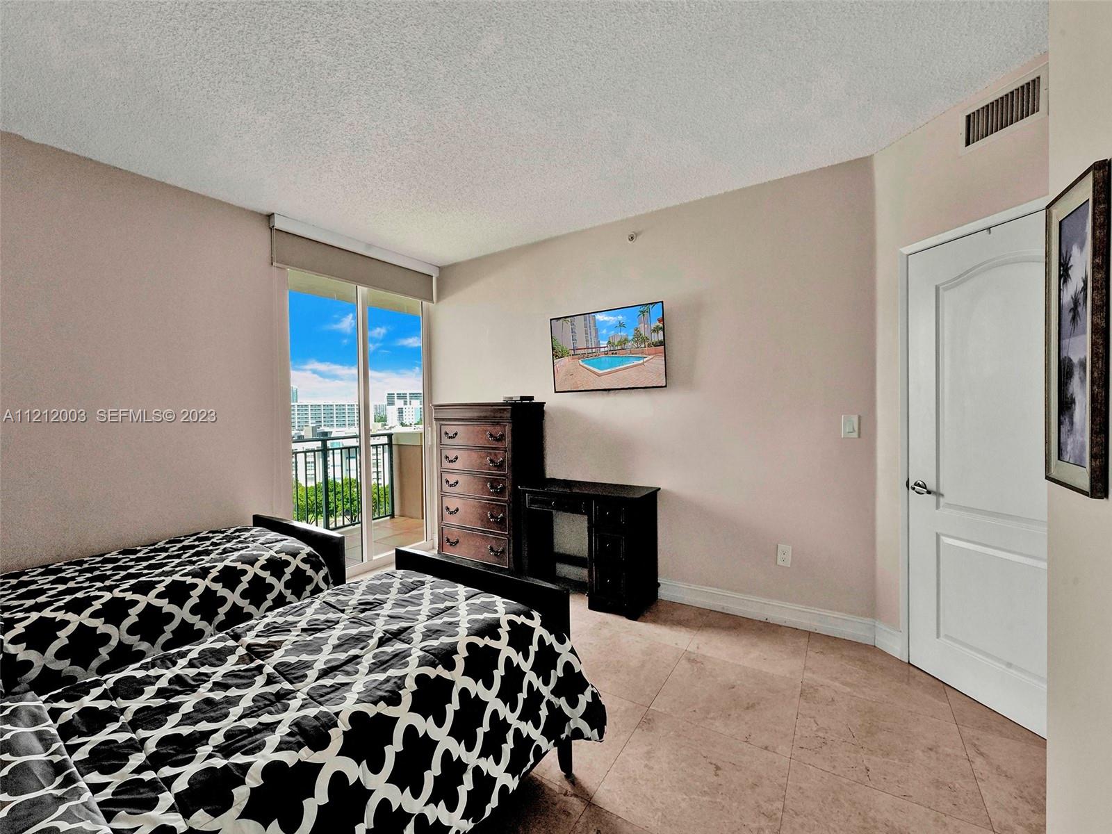 17555 Atlantic Boulevard 806 Property Photo 23