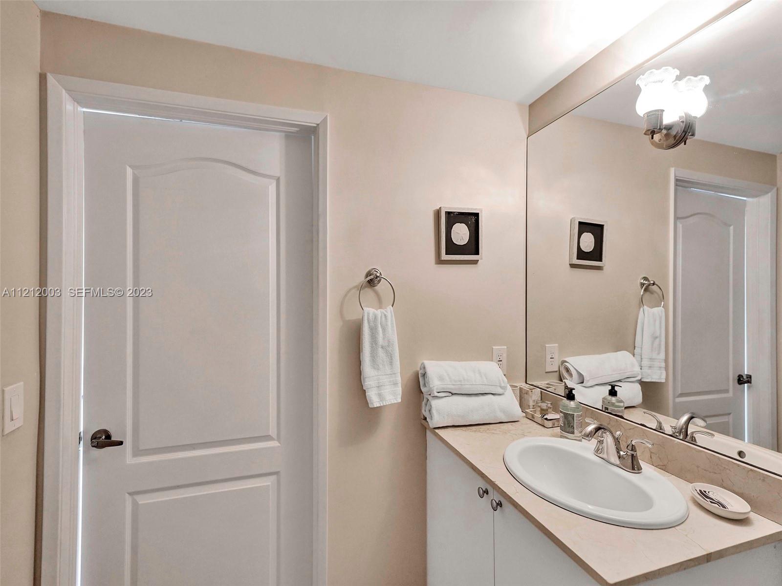 17555 Atlantic Boulevard 806 Property Photo 26