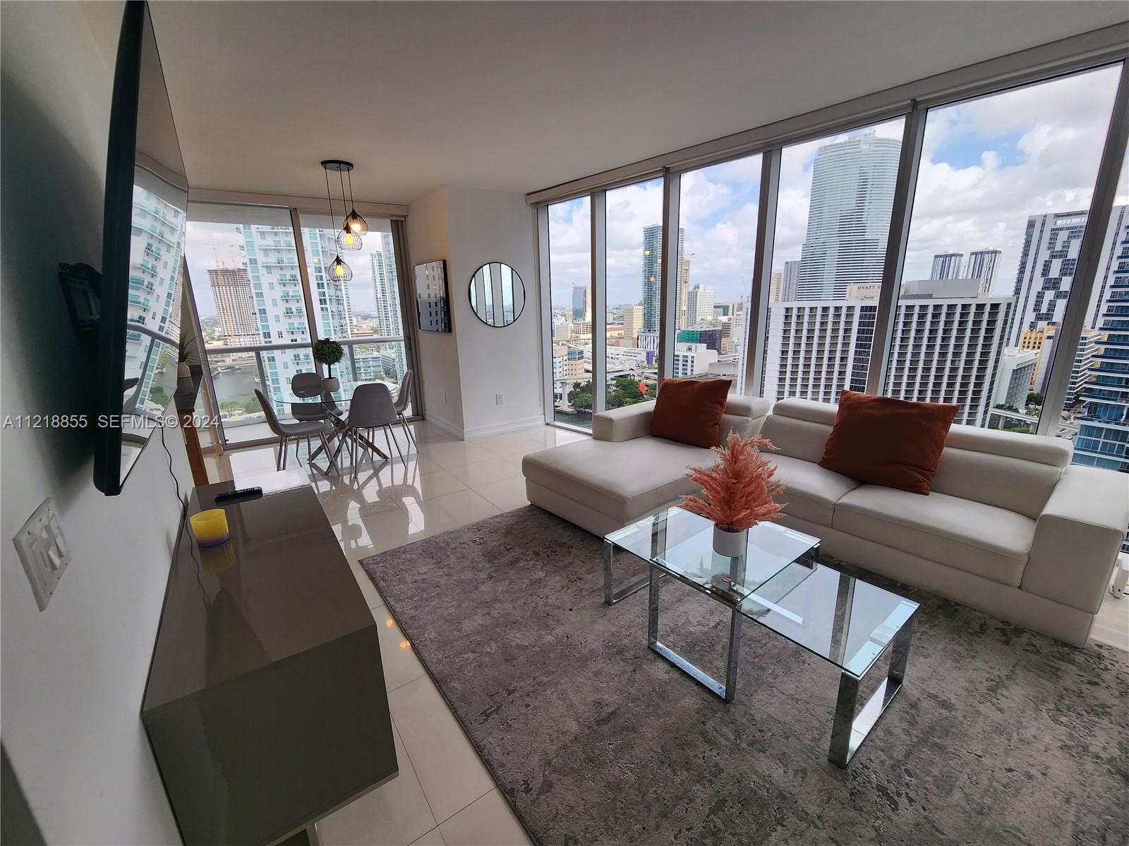 485 Brickell Avenue 2504 Property Photo 2