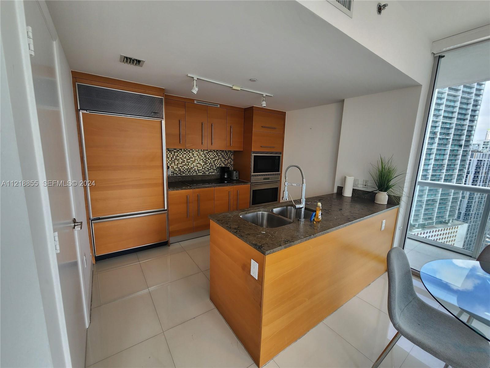 485 Brickell Avenue 2504 Property Photo 3