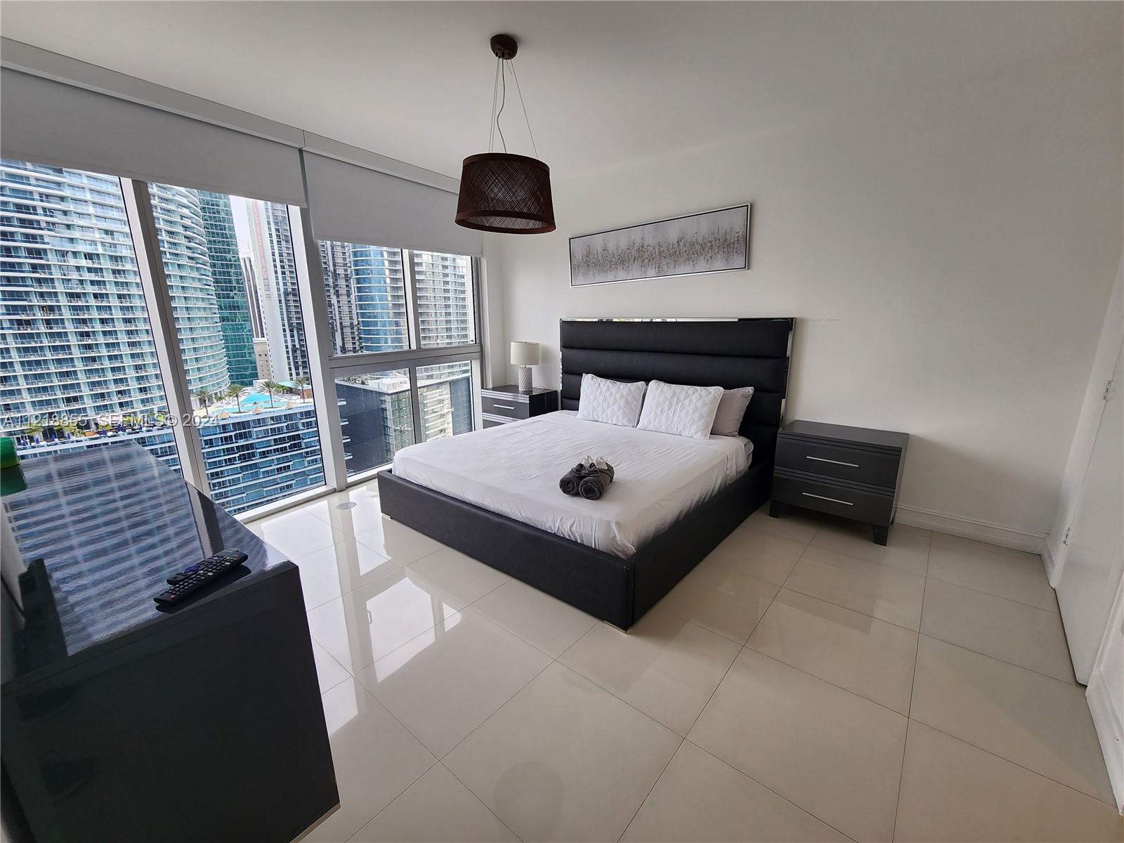 485 Brickell Avenue 2504 Property Photo 7