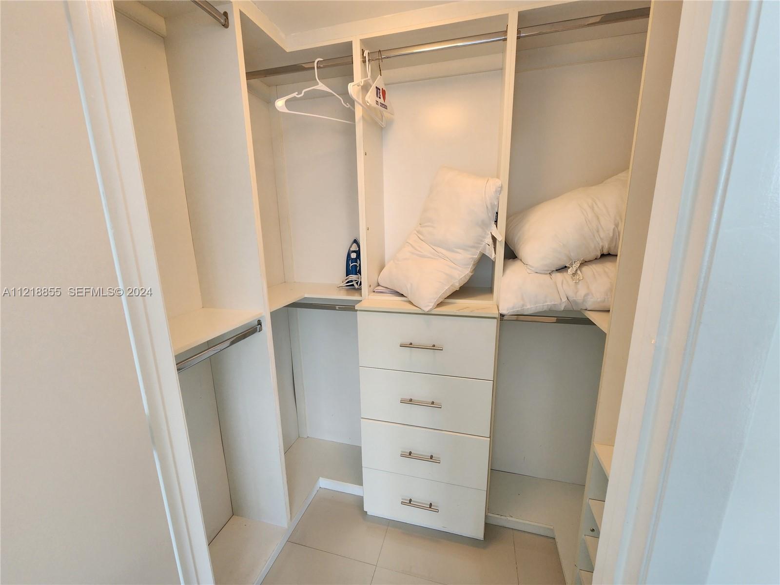 485 Brickell Avenue 2504 Property Photo 11