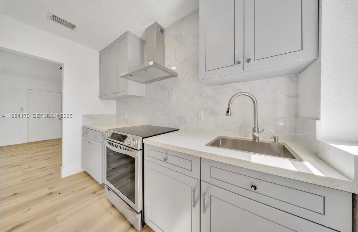 782 E 37th Street Property Photo 4