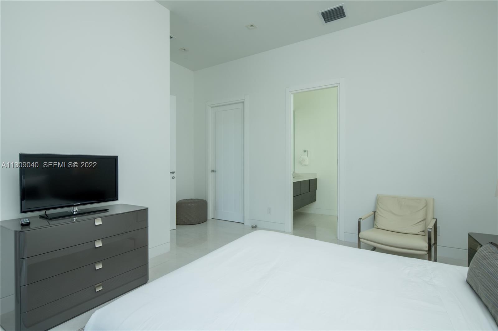 128 Fiesta Way Property Photo 21
