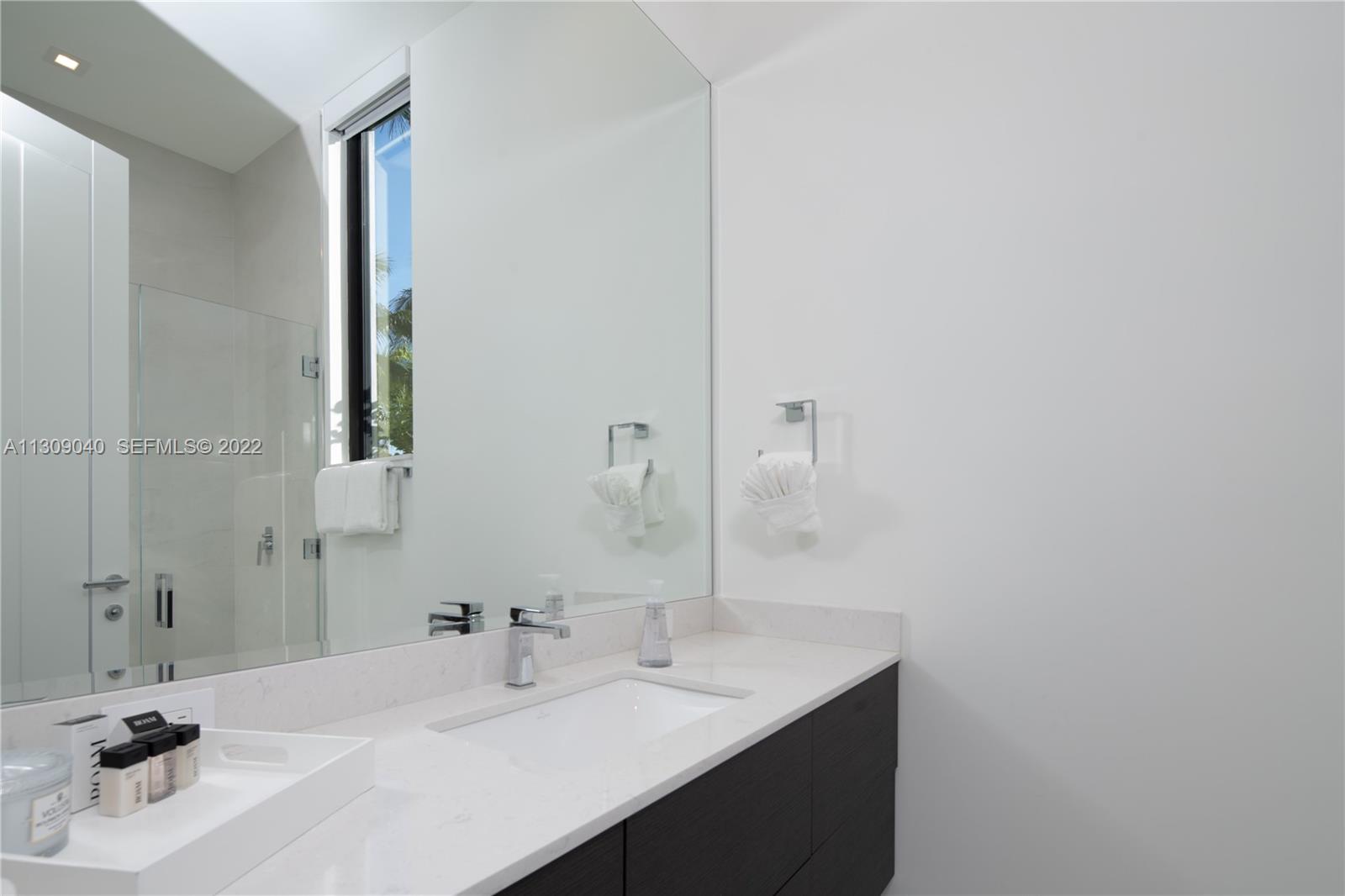 128 Fiesta Way Property Photo 22