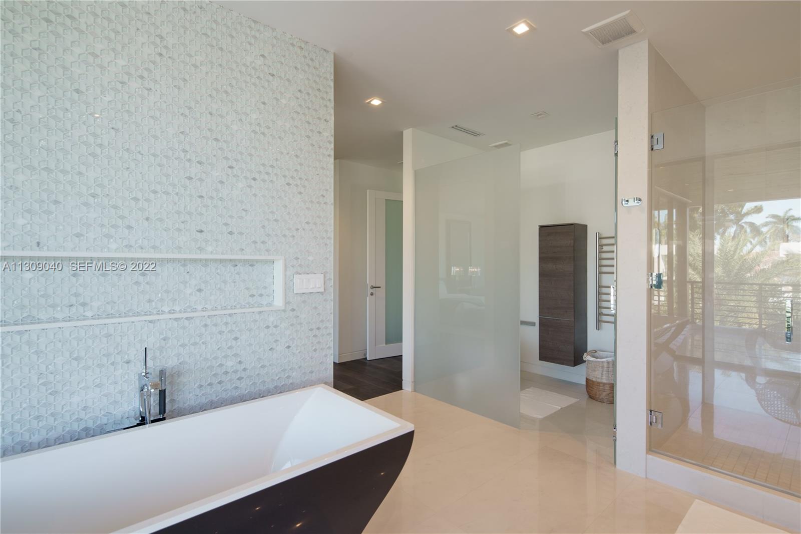 128 Fiesta Way Property Photo 33