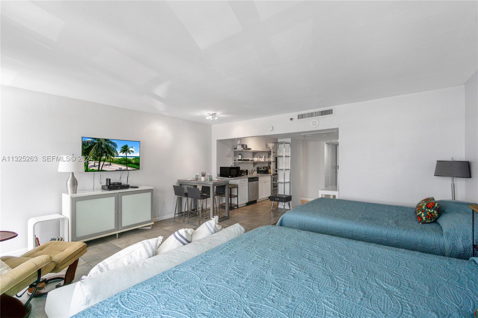 100 Lincoln Road 320 Property Photo 4
