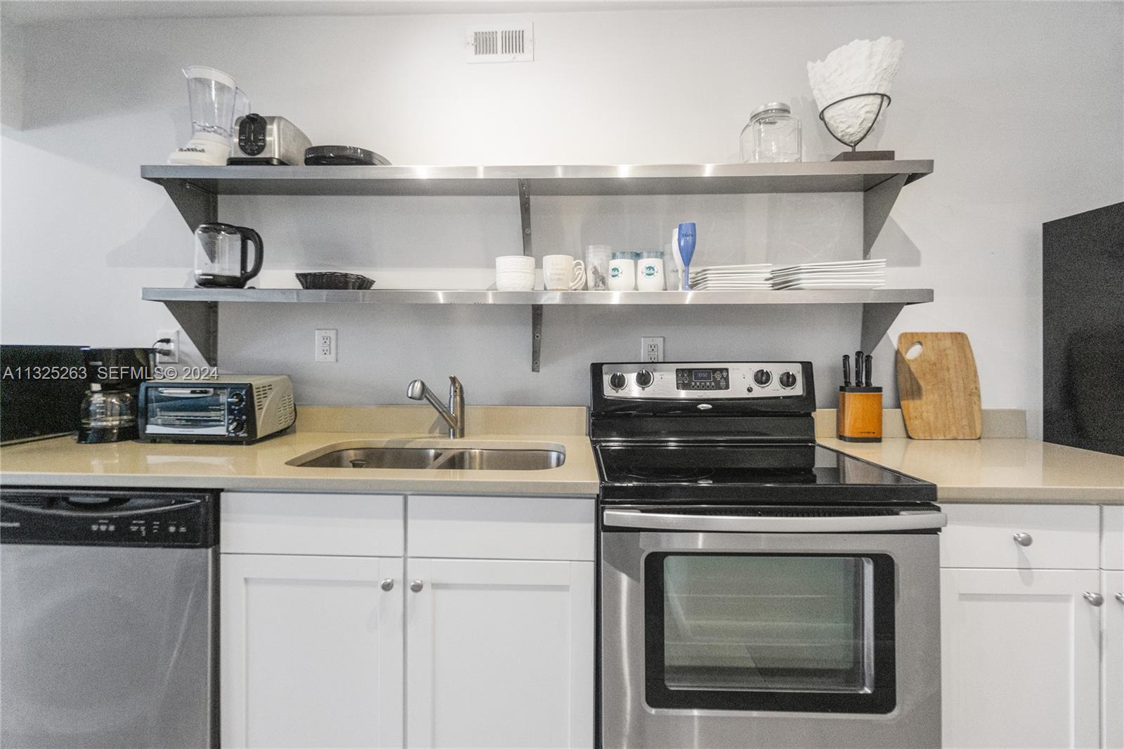 100 Lincoln Road 320 Property Photo 8