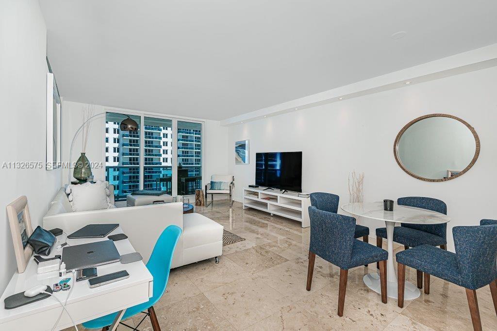 2301 Collins Avenue 1117 Property Photo 7
