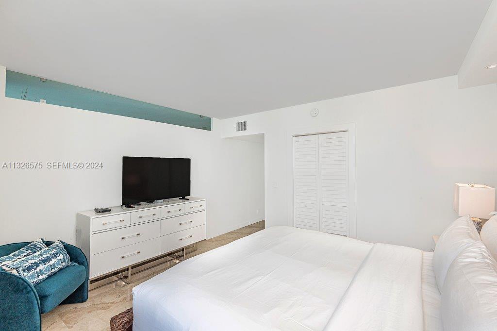 2301 Collins Avenue 1117 Property Photo 11
