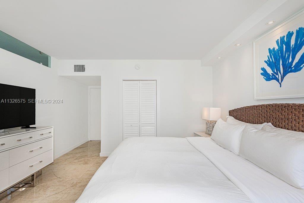 2301 Collins Avenue 1117 Property Photo 13