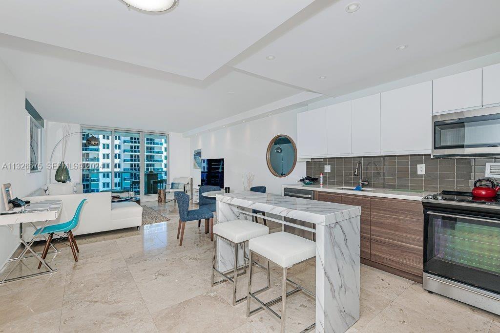 2301 Collins Avenue 1117 Property Photo 14