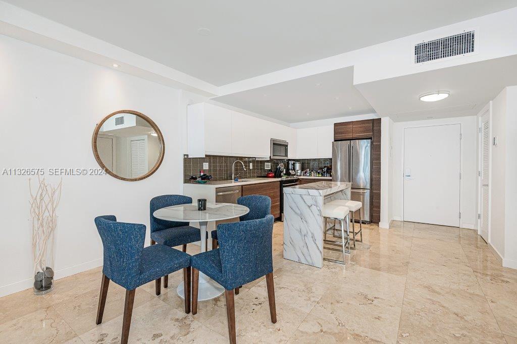 2301 Collins Avenue 1117 Property Photo 15