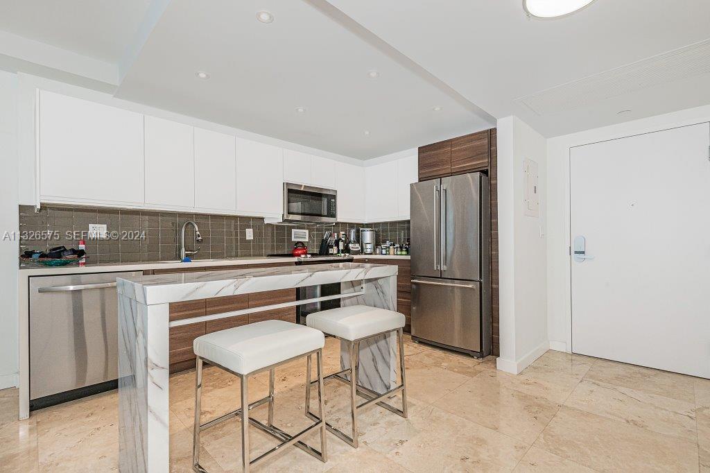 2301 Collins Avenue 1117 Property Photo 16