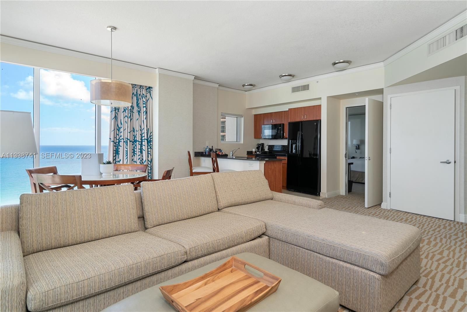 18001 Collins Avenue 2009 Property Photo 6
