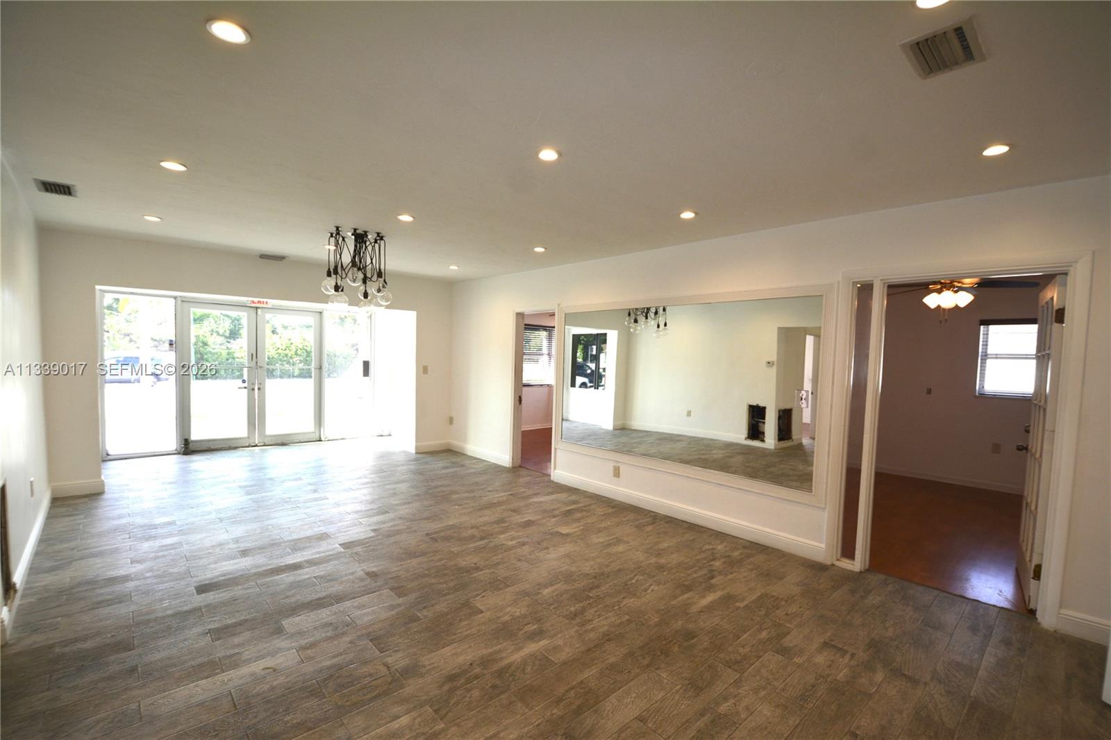 16921 Ne 6th Avenue Property Photo 5