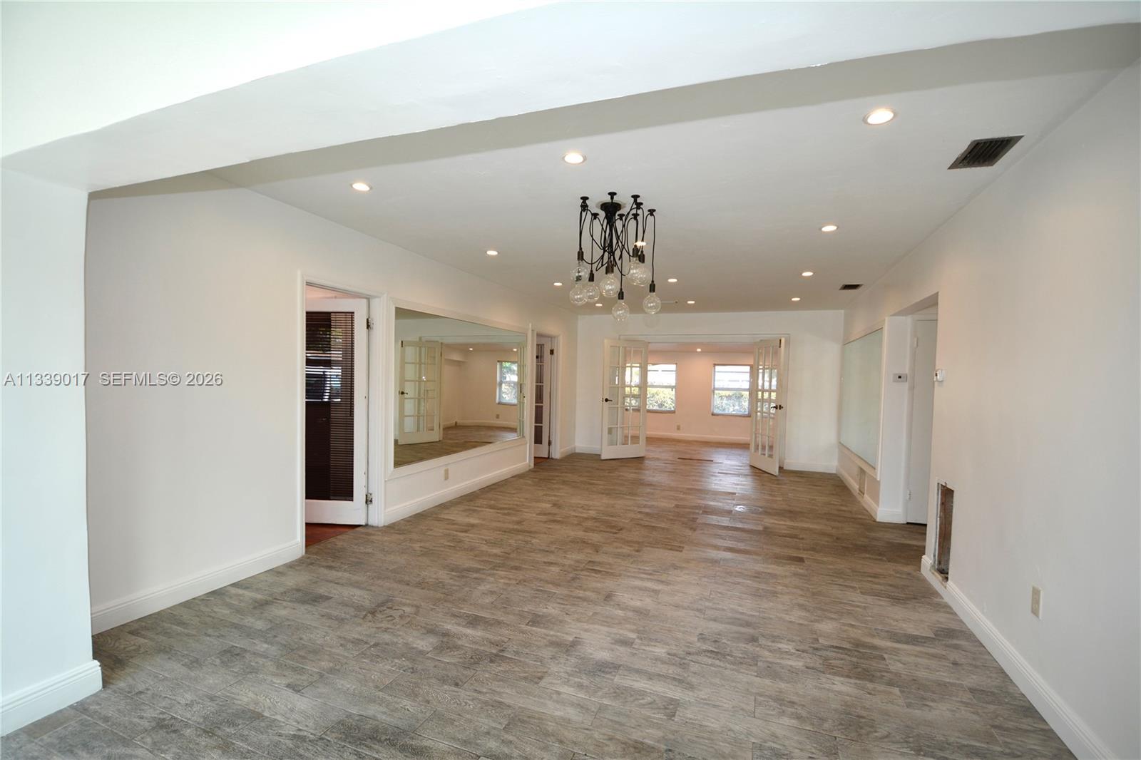 16921 Ne 6th Avenue Property Photo 6