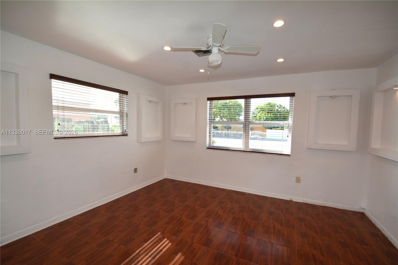 16921 Ne 6th Avenue Property Photo 16