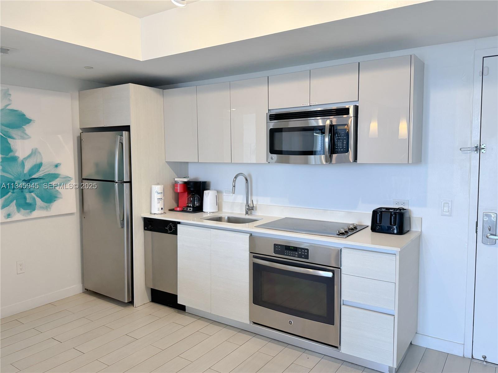 2602 E Hallandale Beach Boulevard R1409 Property Photo 3