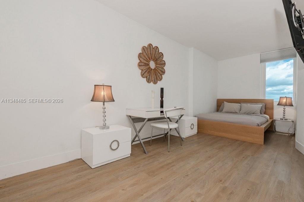 2301 Collins Avenue 927 Property Photo 1