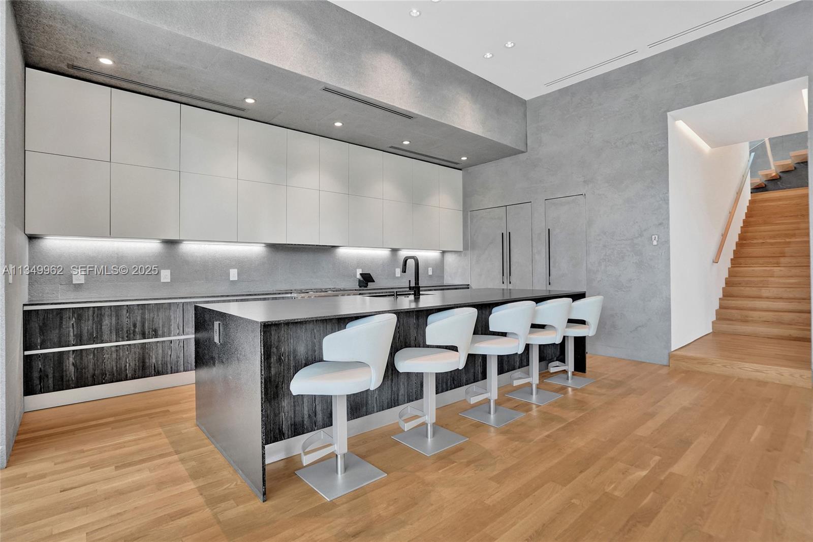 A11349962 Property Photo 32