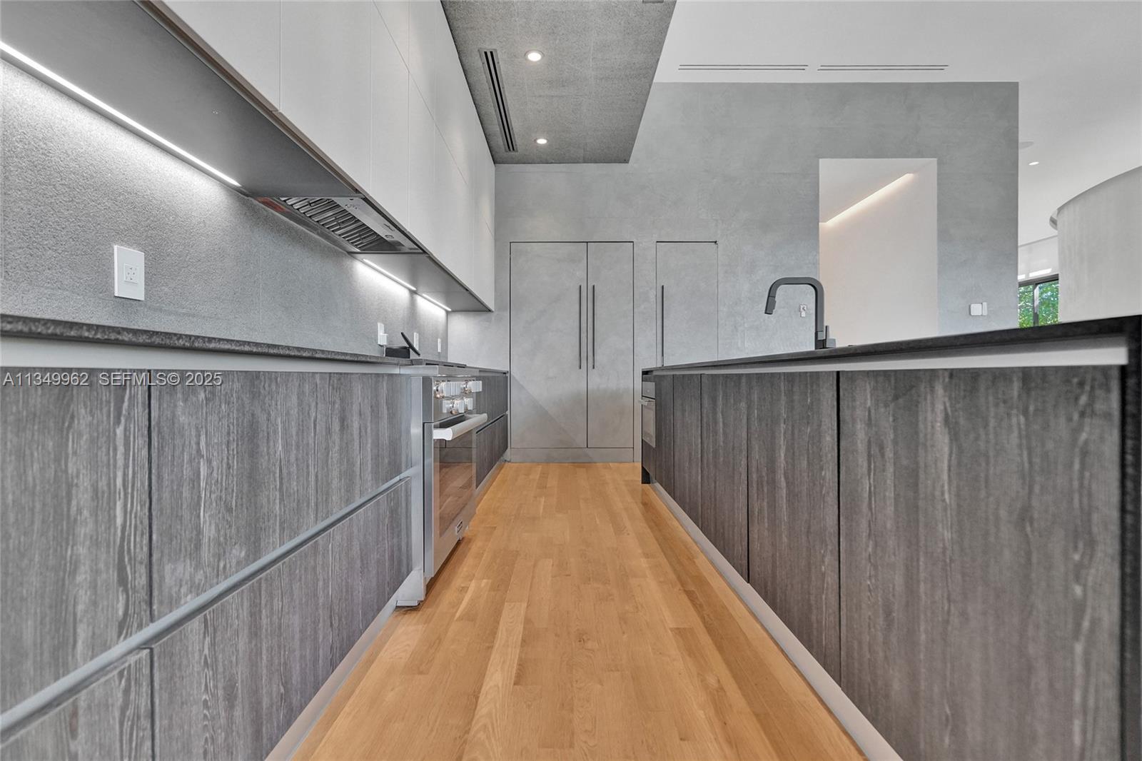 A11349962 Property Photo 37