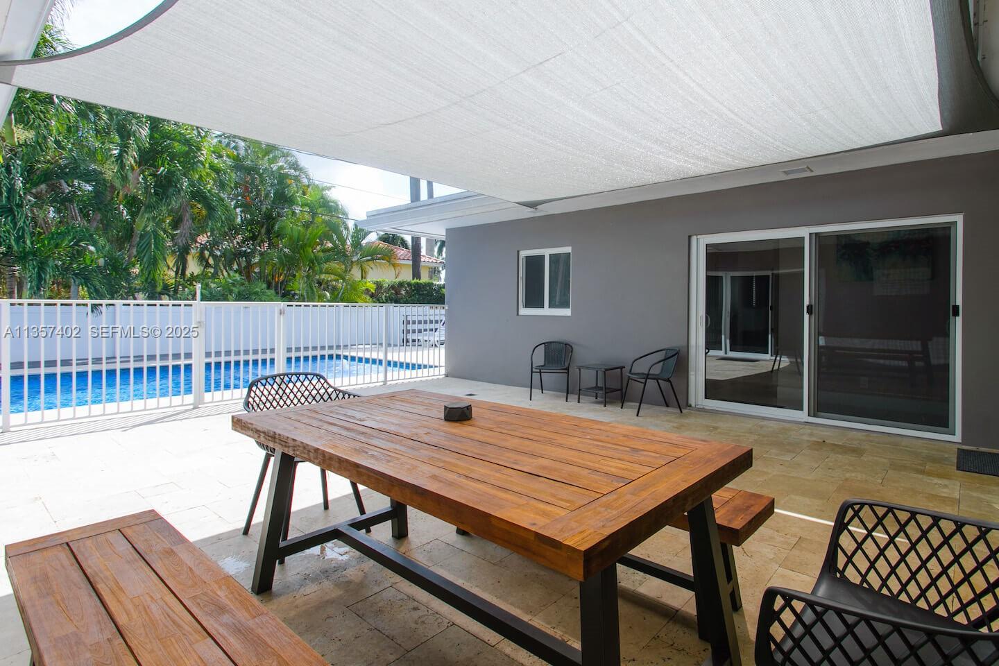 1218 Hollywood Boulevard Property Photo 9