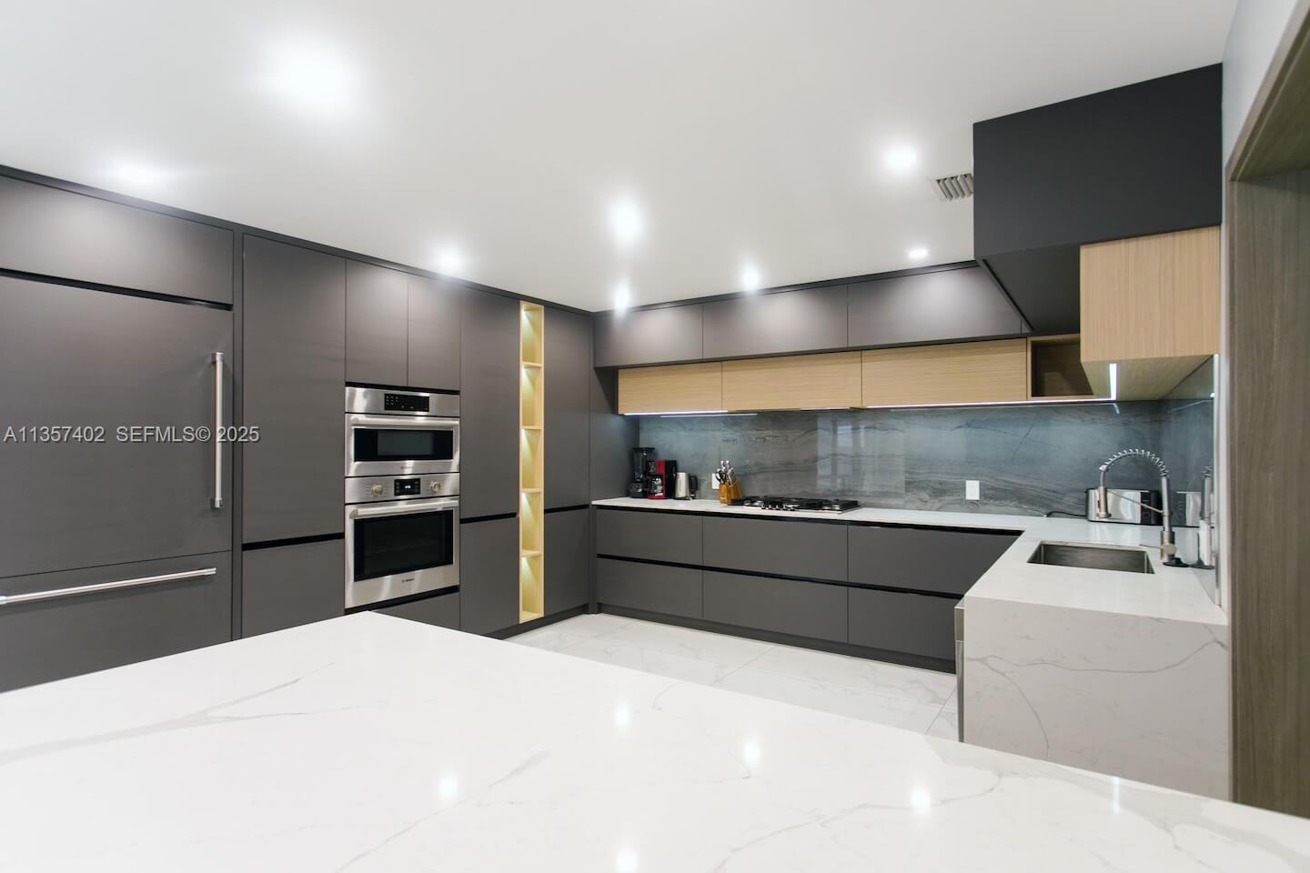 1218 Hollywood Boulevard Property Photo 10