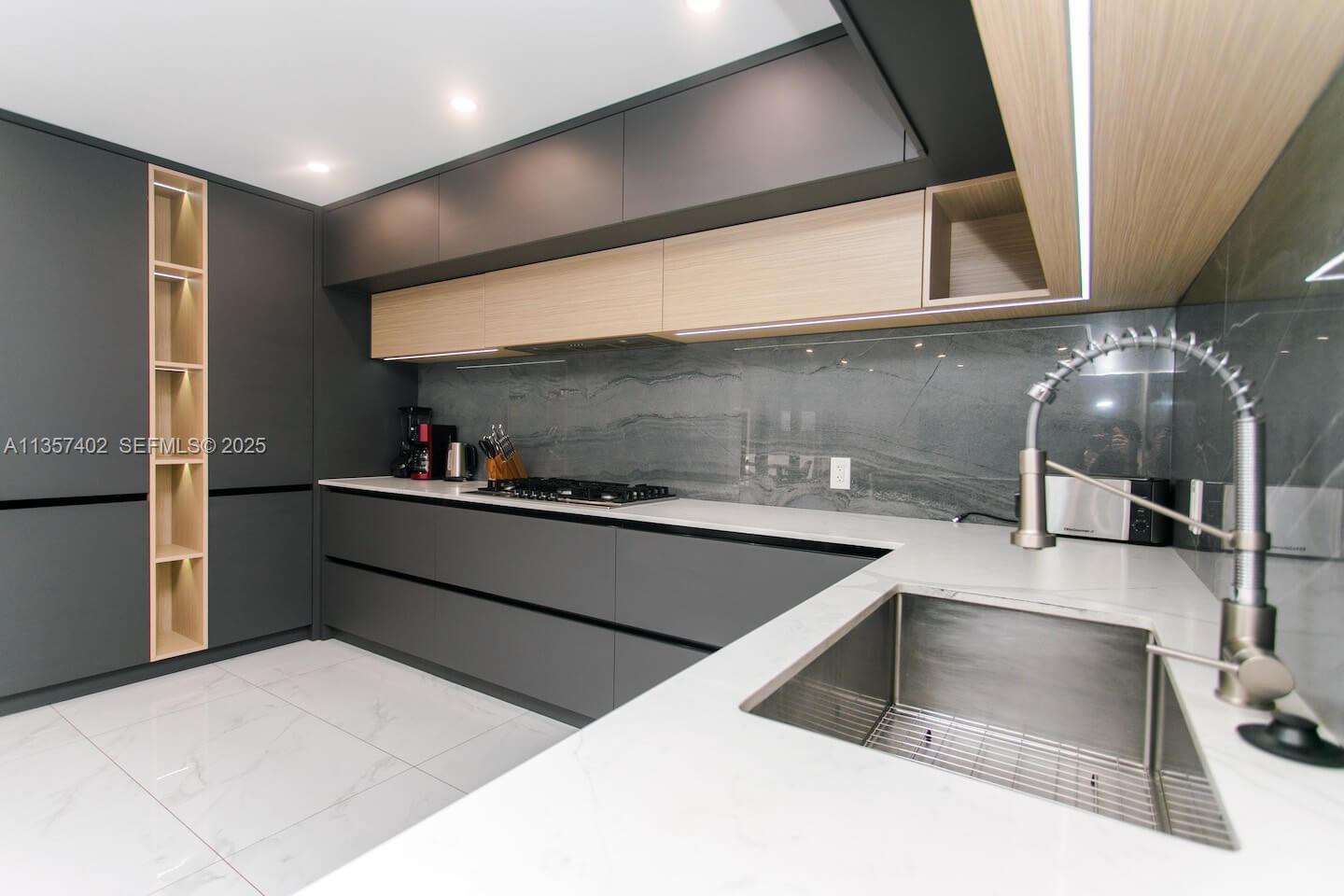 1218 Hollywood Boulevard Property Photo 13
