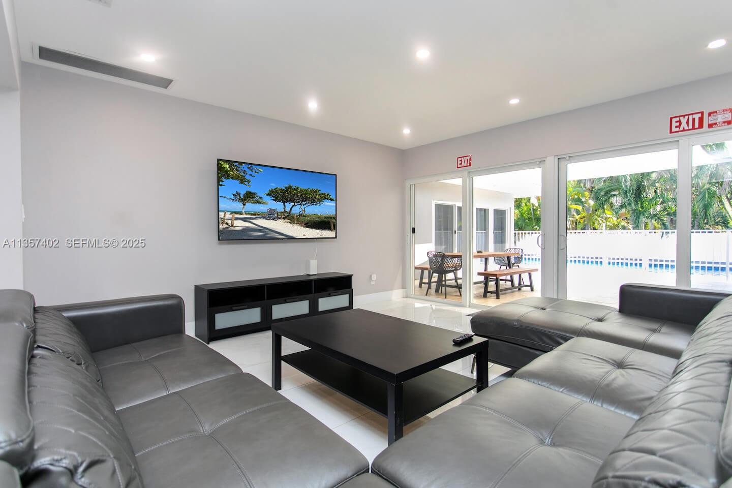 1218 Hollywood Boulevard Property Photo 16