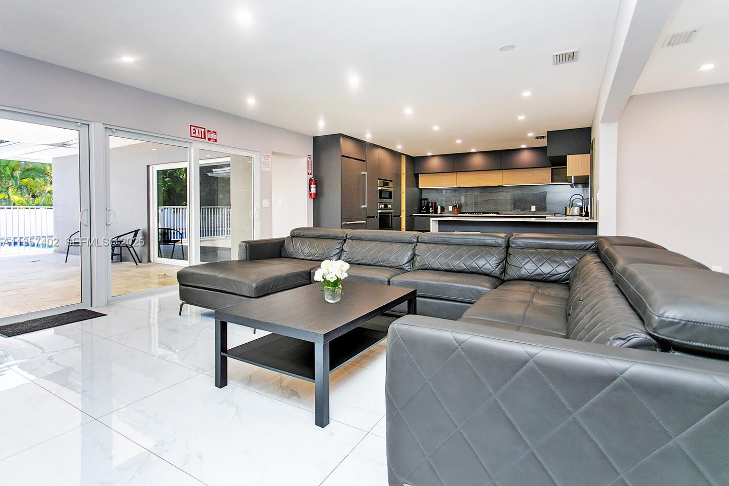 1218 Hollywood Boulevard Property Photo 17