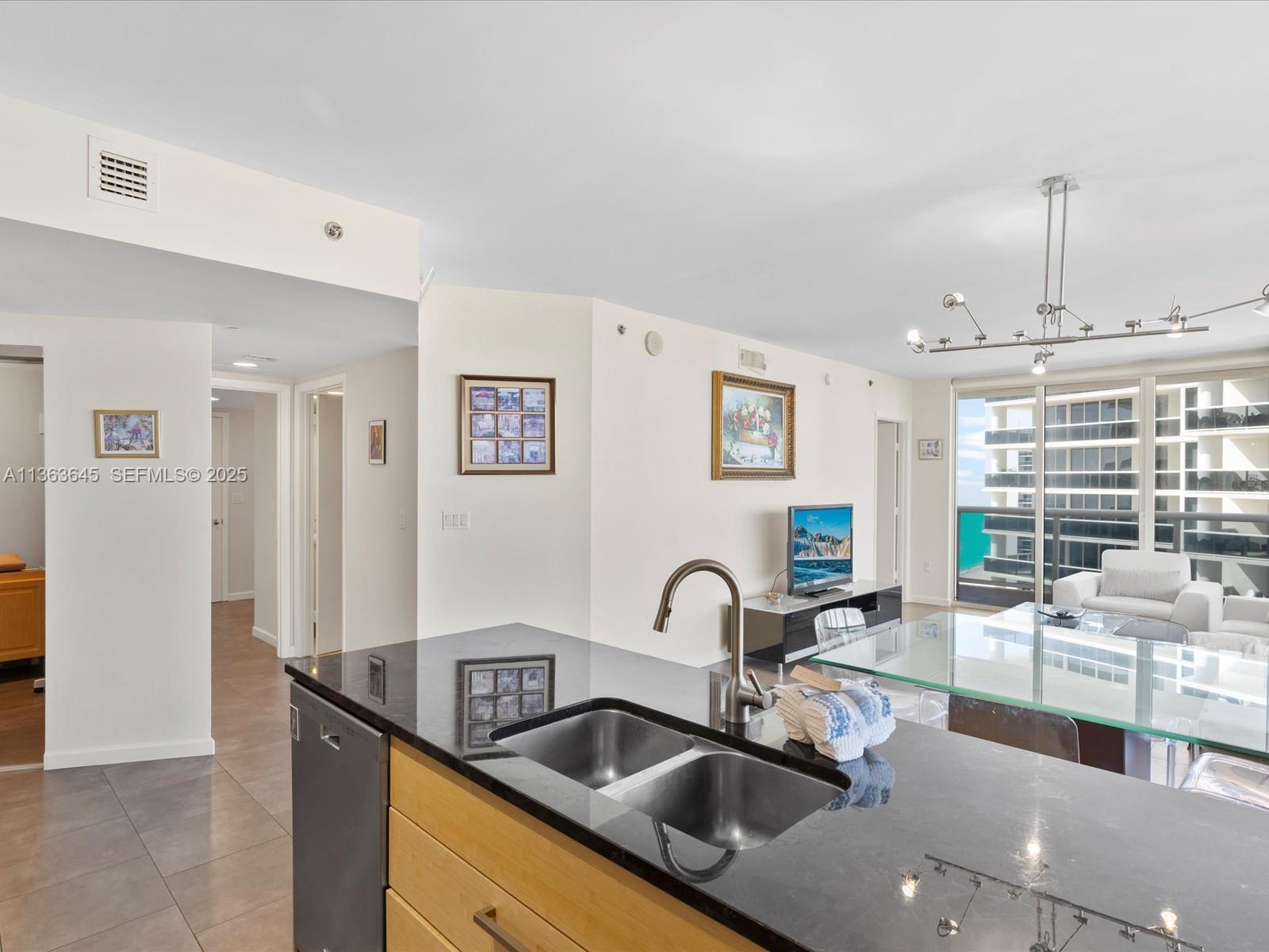 1830 S Ocean Drive 1806 Short Term Property Photo 17