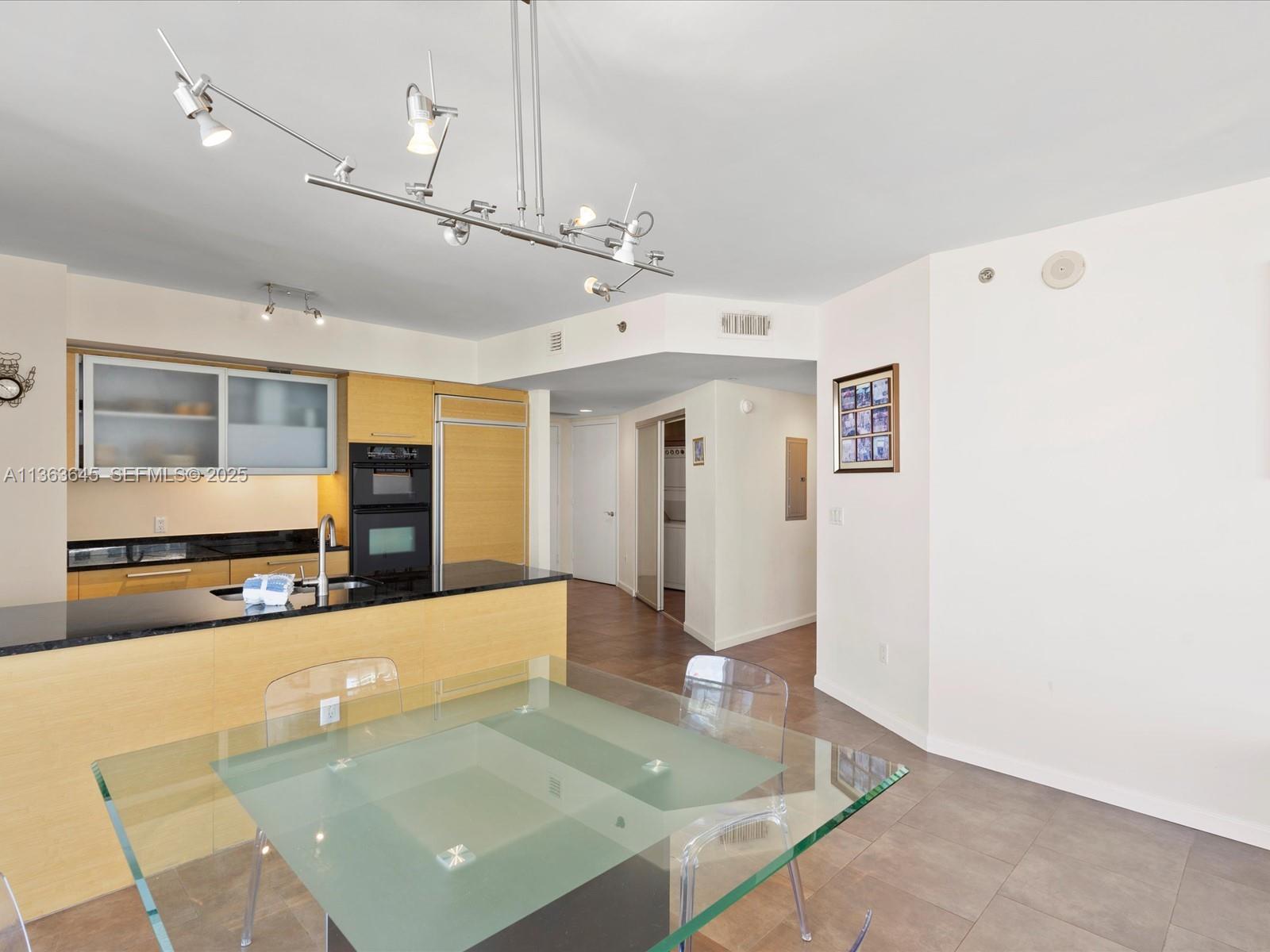 1830 S Ocean Drive 1806 Short Term Property Photo 18
