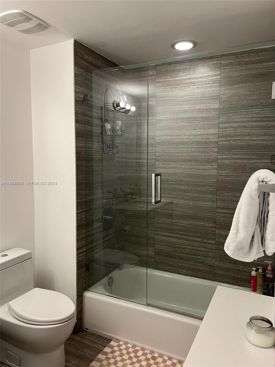 1010 Brickell Avenue 2010 Property Photo 2
