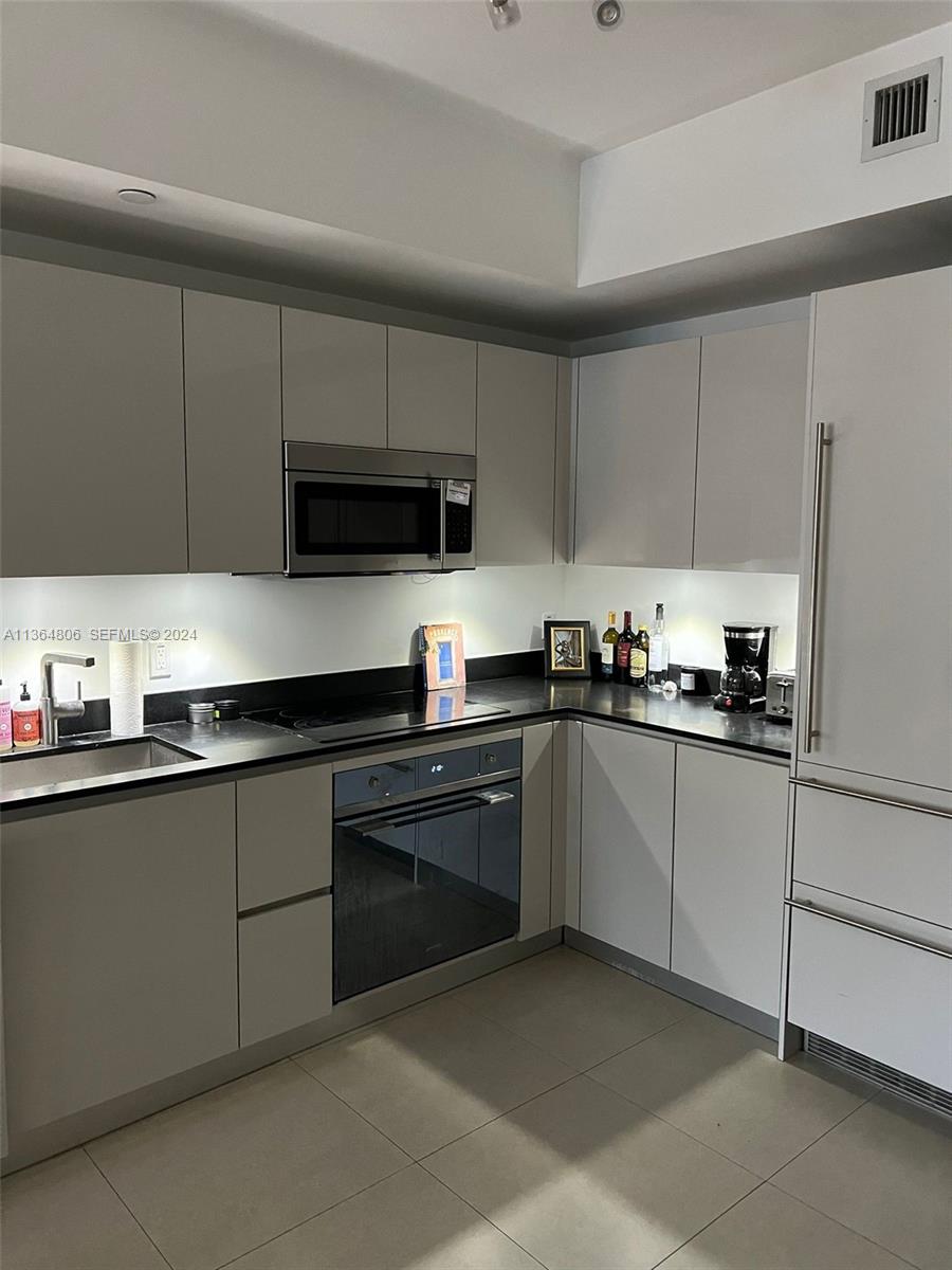 1010 Brickell Avenue 2010 Property Photo 11