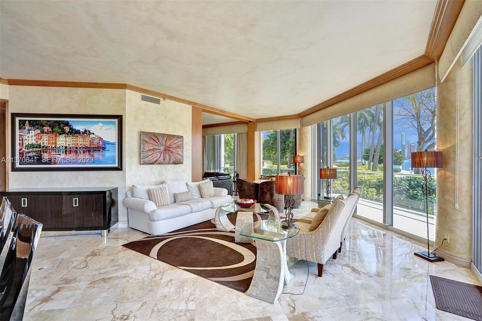 2600 Island Boulevard 101